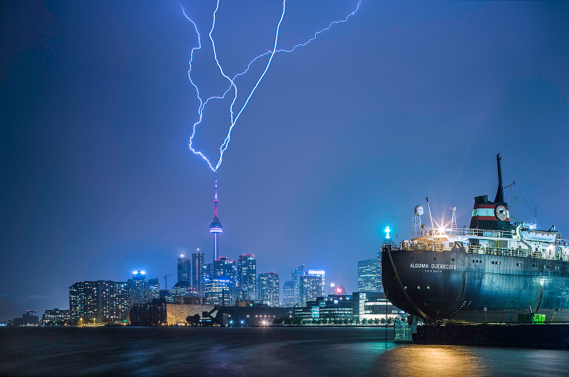 Illustration for article titled This lightning photo is so amazing that I thought it was fake
